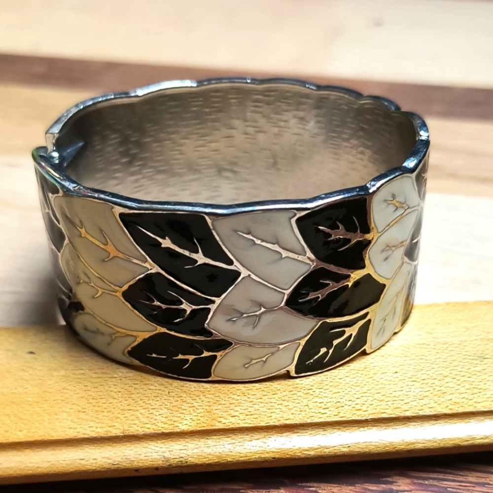 Inged Bracelet Peacock Fashion Enamel Silver Tone Blk/Ivory